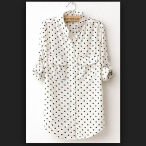 41 Hawthorn Tops - 41 Howthorn White Navy Polka Dot Blouse - M